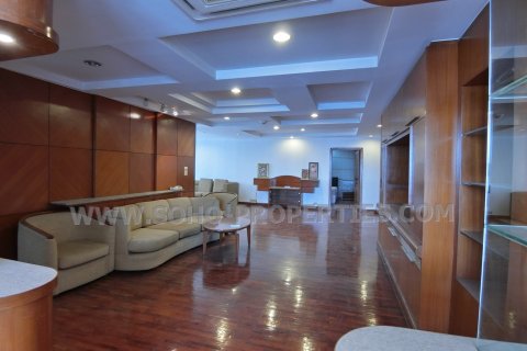 Condo in Bangkok, Thailand, 3 bedrooms  № 144133 - photo 6