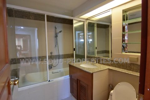 Condo in Bangkok, Thailand, 3 bedrooms  № 144133 - photo 11