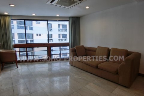 Condo in Bangkok, Thailand, 3 bedrooms  № 144133 - photo 2