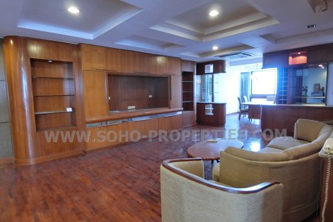 Condo in Bangkok, Thailand, 3 bedrooms  № 144133 - photo 3