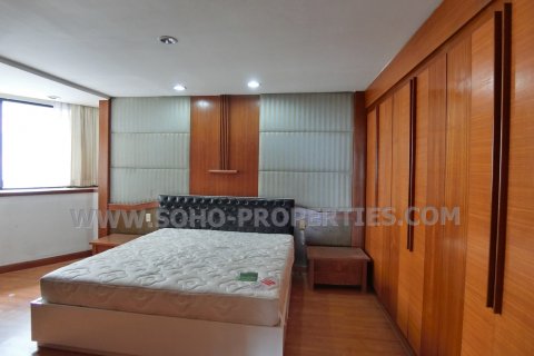 Condo in Bangkok, Thailand, 3 bedrooms  № 144133 - photo 12