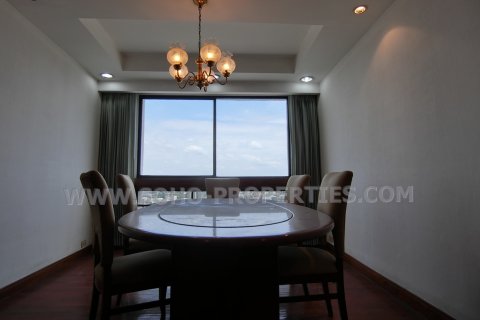 Condo in Bangkok, Thailand, 3 bedrooms  № 144133 - photo 4