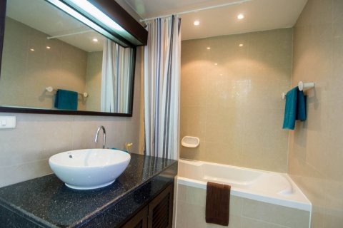 Condominio de 2 dormitorios en Bangkok, Tailandia № 144132 - foto 9