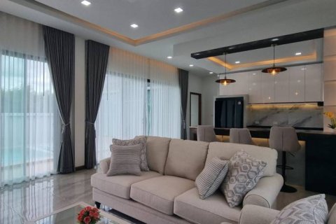 Chalet de 3 dormitorios en Sattahip, Tailandia № 146873 - foto 3