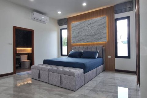 Chalet de 3 dormitorios en Sattahip, Tailandia № 146873 - foto 8