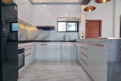 Chalet de 3 dormitorios en Sattahip, Tailandia № 146873 - foto 4
