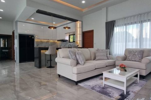 Chalet de 3 dormitorios en Sattahip, Tailandia № 146873 - foto 2