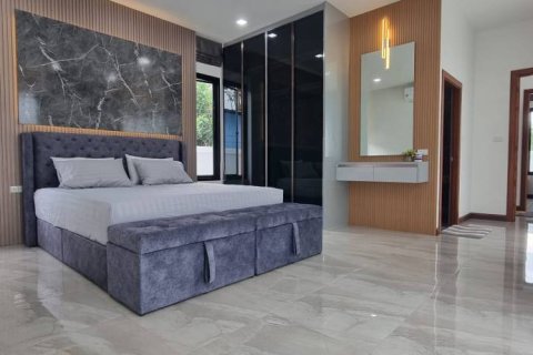 Chalet de 3 dormitorios en Sattahip, Tailandia № 146873 - foto 10