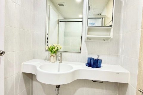 Apartamento de 2 habitaciones en Pattaya, Tailandia № 205804 - foto 12