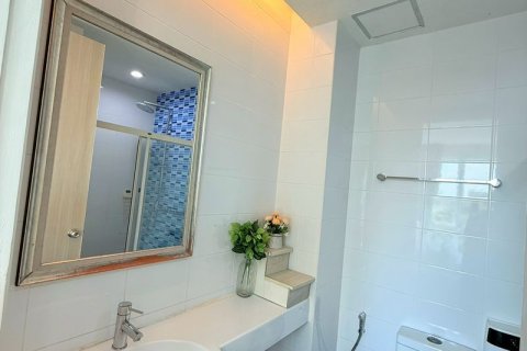 Apartamento de 2 habitaciones en Pattaya, Tailandia № 205805 - foto 14