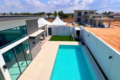 Casa de 3 dormitorios en Bang Lamung, Tailandia № 209176 - foto 4