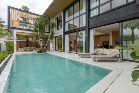 Chalet de 5 dormitorios en Pattaya, Tailandia № 209179 - foto 4