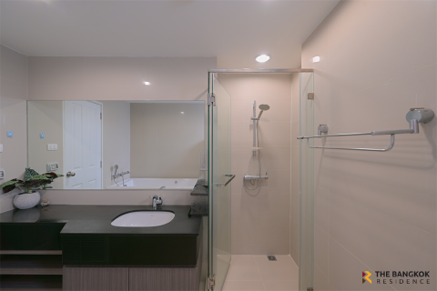 Condo in Bangkok, Thailand, 3 bedrooms № 184808 - photo 7
