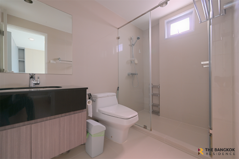 Condo in Bangkok, Thailand, 3 bedrooms № 184808 - photo 6
