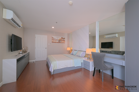 Condo in Bangkok, Thailand, 3 bedrooms № 184808 - photo 8