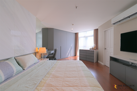 Condo in Bangkok, Thailand, 3 bedrooms № 184808 - photo 10