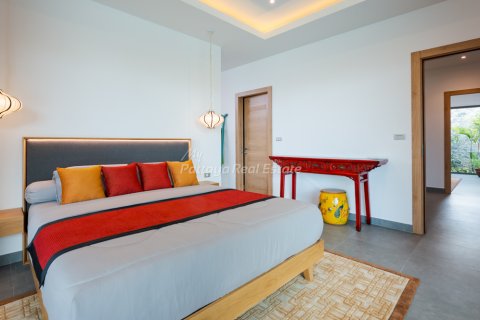 Casa de 4 dormitorios en Pattaya, Tailandia № 203362 - foto 30