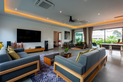 Casa de 4 dormitorios en Pattaya, Tailandia № 203362 - foto 19