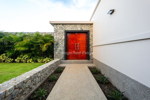 Casa de 4 dormitorios en Pattaya, Tailandia № 203362 - foto 4