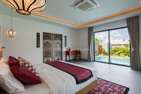 Casa de 4 dormitorios en Pattaya, Tailandia № 203362 - foto 22