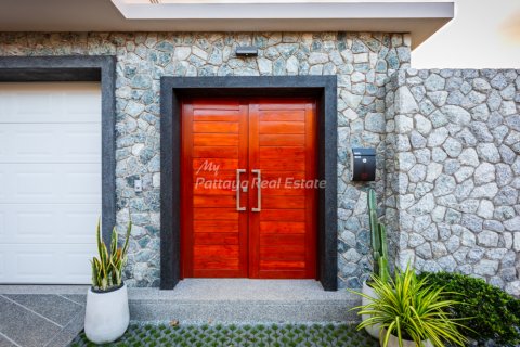 Casa de 4 dormitorios en Pattaya, Tailandia № 203362 - foto 3