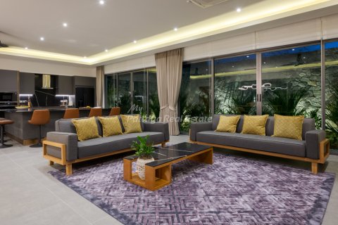 Casa de 4 dormitorios en Pattaya, Tailandia № 203362 - foto 15