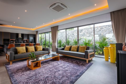 Casa de 4 dormitorios en Pattaya, Tailandia № 203362 - foto 16