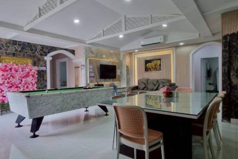 Chalet de 5 dormitorios en Sattahip, Tailandia № 146991 - foto 2