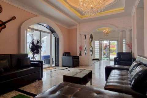 Chalet de 5 dormitorios en Sattahip, Tailandia № 146991 - foto 6