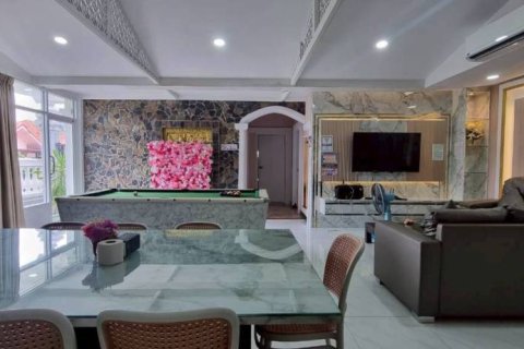 Chalet de 5 dormitorios en Sattahip, Tailandia № 146991 - foto 3