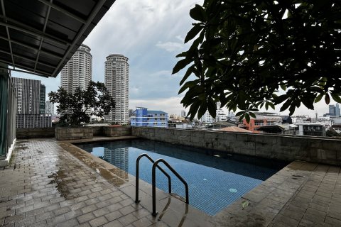 Condo in Sathon, Bangkok, Thailand, 3 bedrooms № 201279 - photo 4