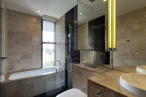 Condo in Sathon, Bangkok, Thailand, 3 bedrooms  № 201280 - photo 13