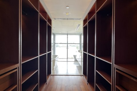 Condo in Sathon, Bangkok, Thailand, 3 bedrooms  № 201280 - photo 18