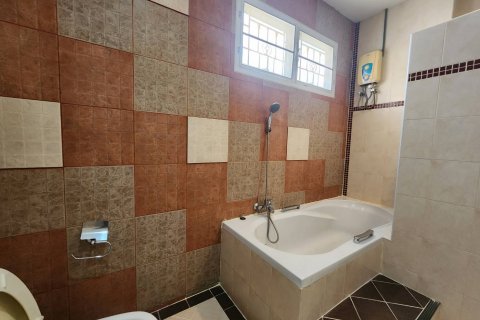 Casa de 3 dormitorios en Pattaya, Tailandia № 54431 - foto 17