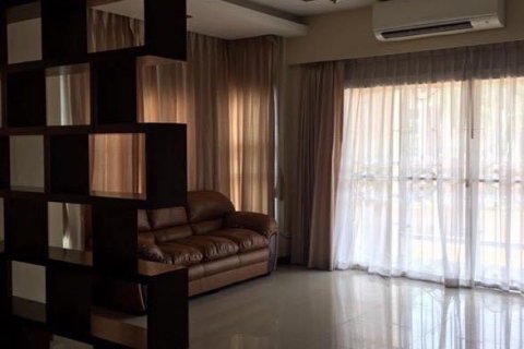 Casa de 3 dormitorios en Pattaya, Tailandia № 54432 - foto 2