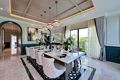 Casa de 5 dormitorios en Pattaya, Tailandia № 209297 - foto 9
