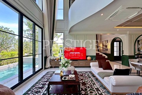 Casa de 5 dormitorios en Pattaya, Tailandia № 209297 - foto 6