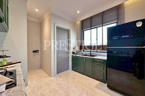 Casa de 5 dormitorios en Pattaya, Tailandia № 209297 - foto 11
