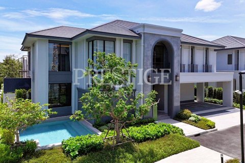 Casa de 4 dormitorios en Pattaya, Tailandia № 209300