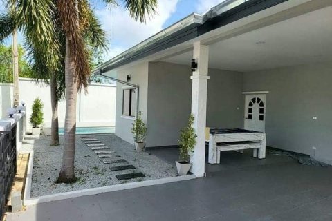 Casa de 3 dormitorios en Pattaya, Tailandia № 70359 - foto 4
