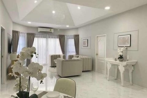 Casa de 3 dormitorios en Pattaya, Tailandia № 70359 - foto 11