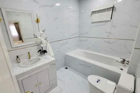 Casa de 3 dormitorios en Pattaya, Tailandia № 70359 - foto 13