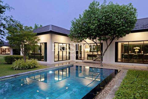 House in Pattaya, Thailand 3 bedrooms № 198371