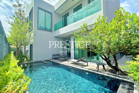 Casa de 4 dormitorios en Pattaya, Tailandia № 198370