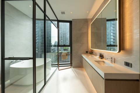 Ático de 4 dormitorios en Bangkok, Tailandia № 180453 - foto 21