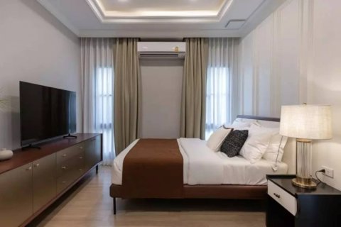 Casa de 5 dormitorios en Bangkok, Tailandia № 180451 - foto 19