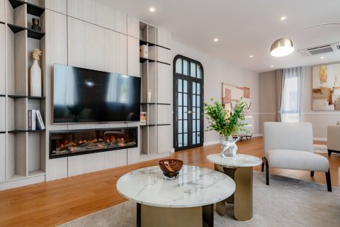 Casa de 5 dormitorios en Bangkok, Tailandia № 180452 - foto 6