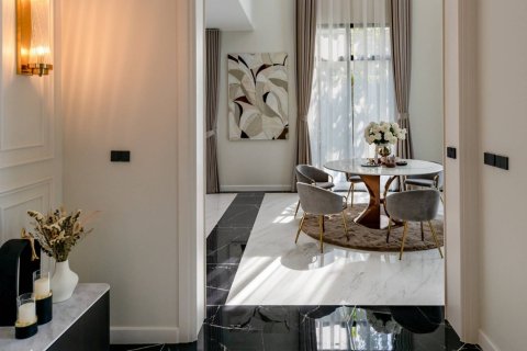 Casa de 5 dormitorios en Bangkok, Tailandia № 180452 - foto 2