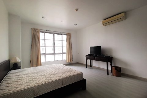 Condo in Watthana, Bangkok, Thailand, 2 bedrooms  № 200544 - photo 3