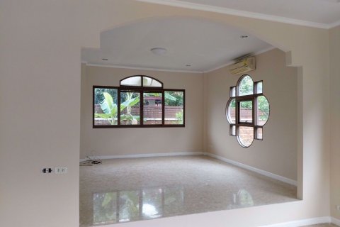 Casa de 3 dormitorios en Lat Krabang, Bangkok, Tailandia № 48151 - foto 3
